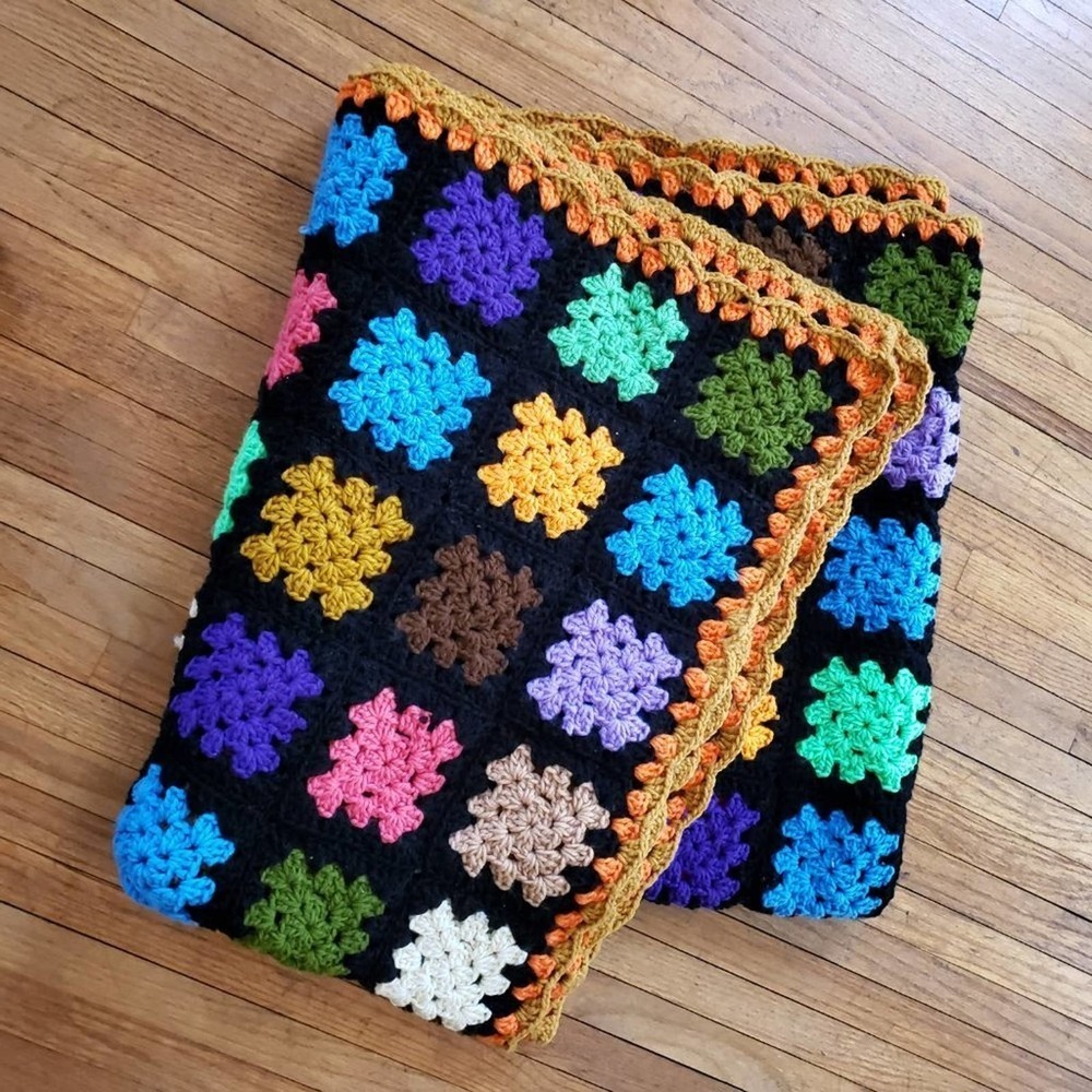 Vintage Afghan / Crochet Blanket / Granny Square